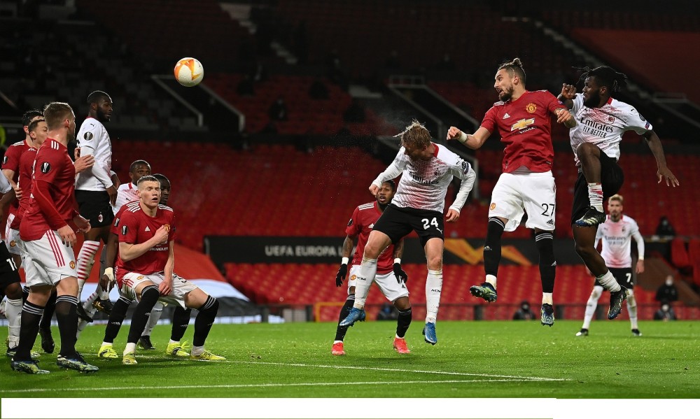  曼联读秒绝平保留争冠希望  